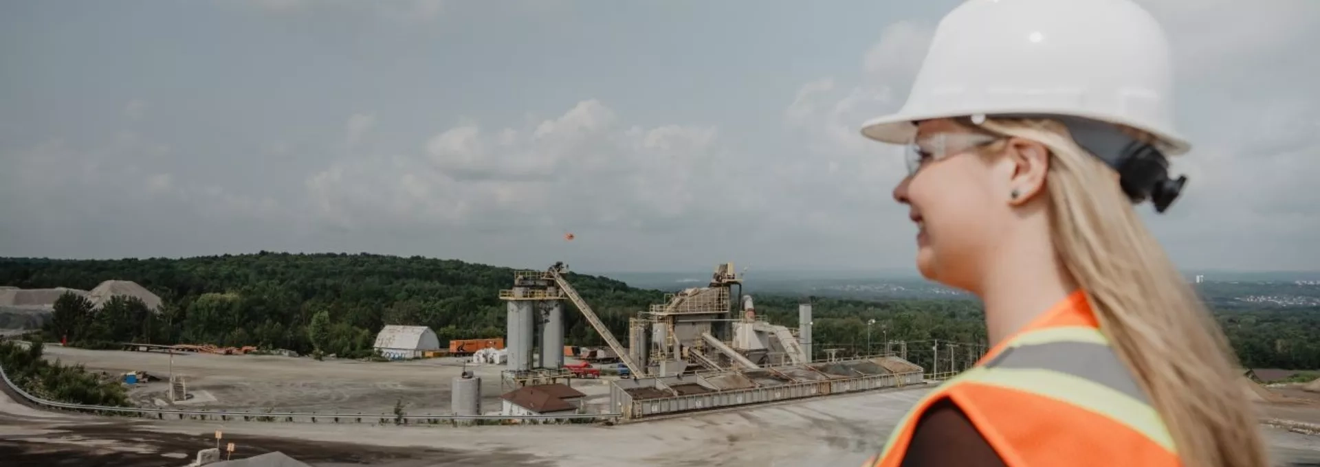Female Colas team member looking at the Dunant Quarry in Quebec
