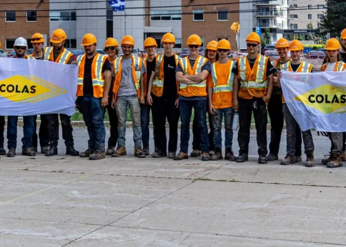 Graduates of the National Machine Operator Centre visit a Colas Quebec site