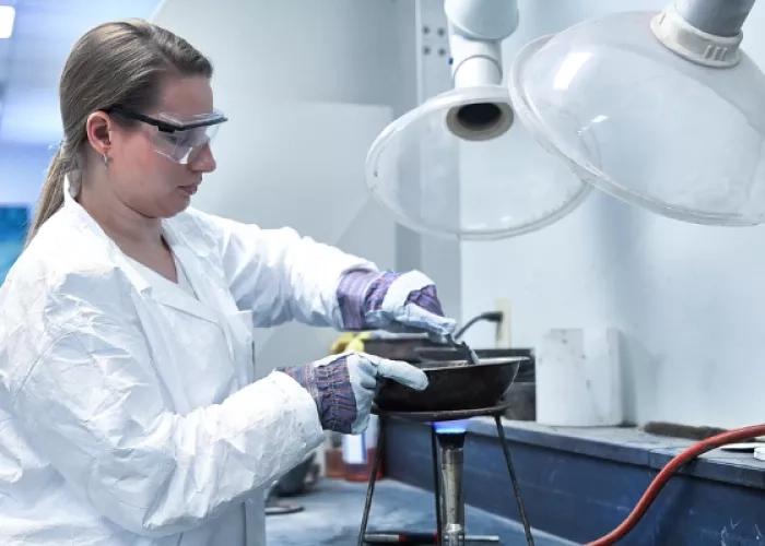 Women analyzing a sample in a research lab