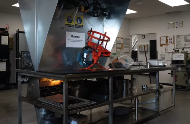 Mixer machine in Colas Québec's new lab facility near Sherbrooke