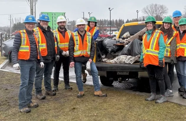 Colas Quebec team participates in a community clean-up initiative